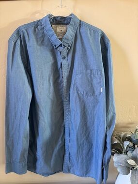Quiksilver Men's Light Blue Long-Sleeve Button-Down Shirt